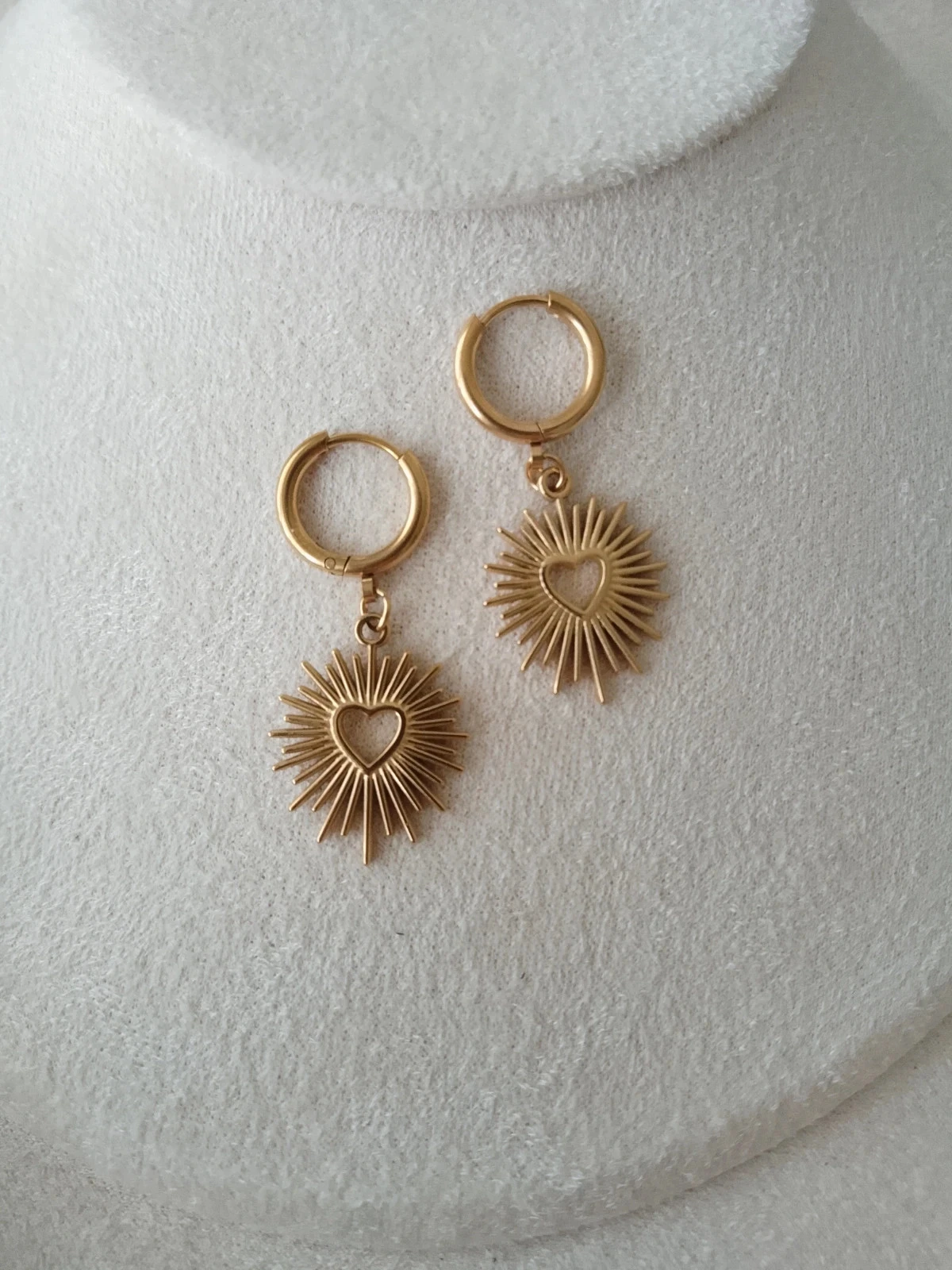 Boucles d'oreilles coeurs ensoleillés dorés